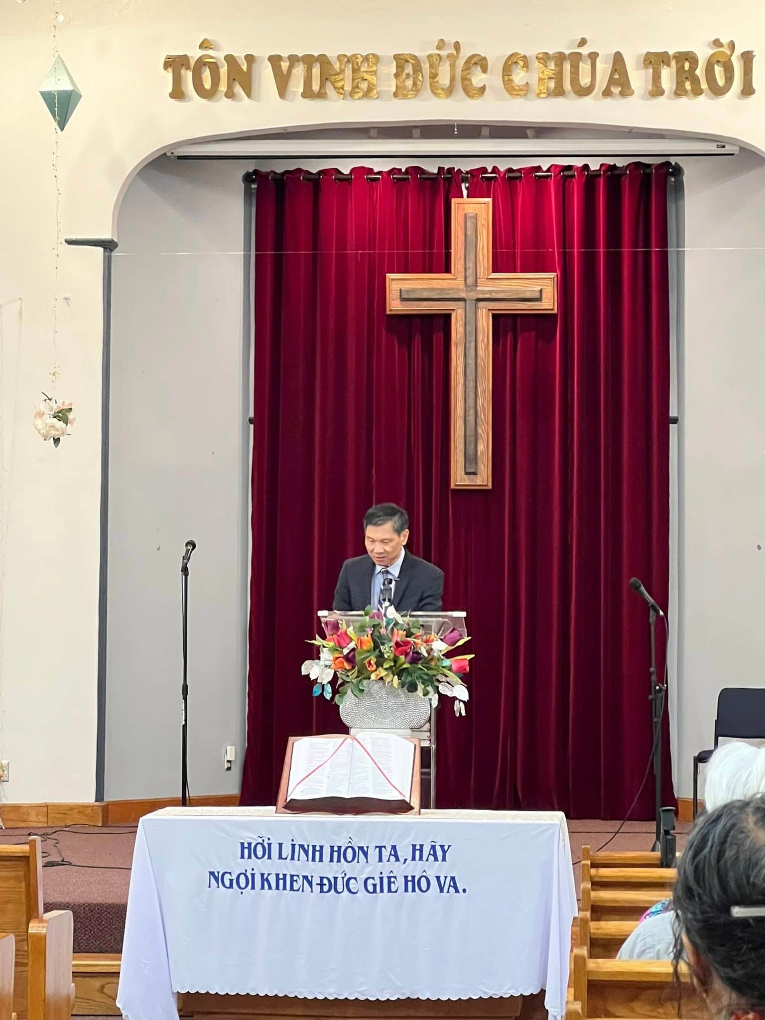 Pastor Tan Thai preaching at Vietnamese Baptist Church of Albuquerque